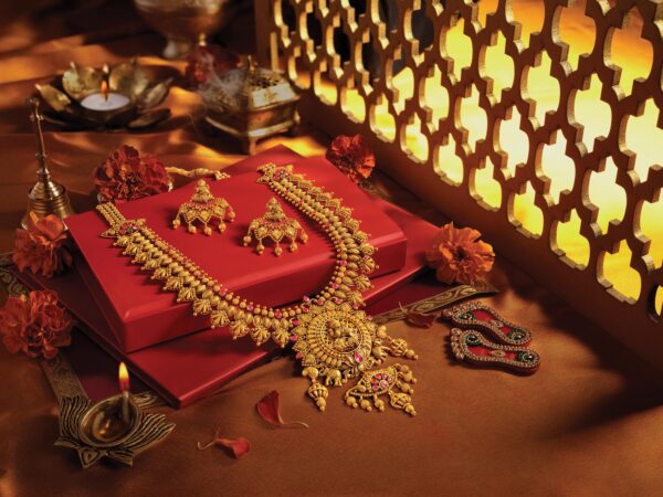 Gold continues to remain elevated amid rise in the safe haven demand