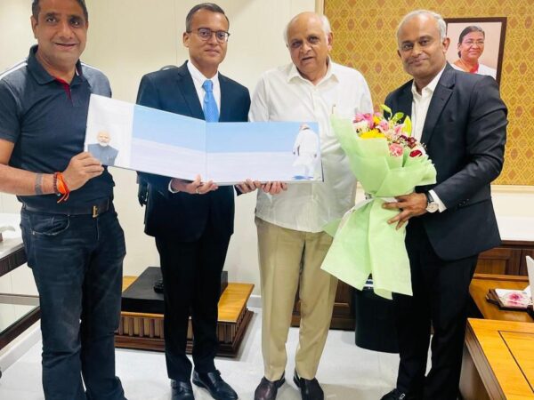 TVS મોટરએ ગુજરાત ટુરિઝમ સાથે ભાગીદારી બનાવીઃ મુખ્યપ્રધાનને સ્મૃતિ પુસ્તક ભેટ આપ્યું