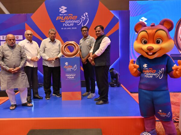 અમદાવાદ ભારતના સાયકલિંગ મોમેન્ટમાં રાજ્ય તરીકે જોડાયું, બજાજ પુણે ગ્રાન્ડ ટૂર 2026 ટ્રોફીનું અનાવરણ