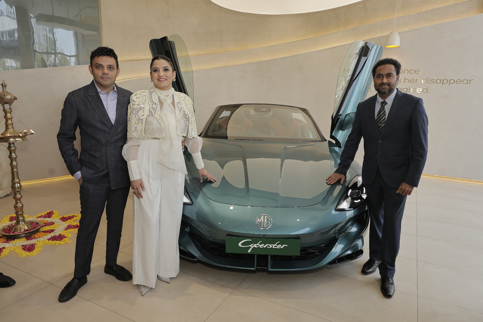 ઓટોમોટિવ લક્ઝરીનો નવો યુગ: MG સિલેક્ટે સુરતમાં એક્સપીરિયંસ સેન્ટરનું ઉદ્ઘાટન કર્યું