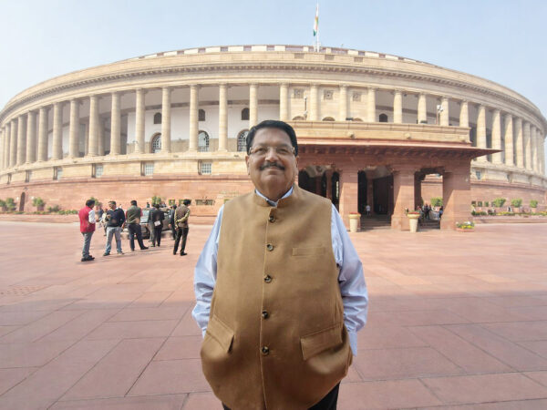 સોલાર પાર્ક અને અલ્ટ્રા મેગા સોલાર પાવર પ્રોજેક્ટ્સ વિકાસ યોજના હેઠળ 12,150 મેગાવોટ ક્ષમતા સાથે ગુજરાત પ્રથમ ક્રમે