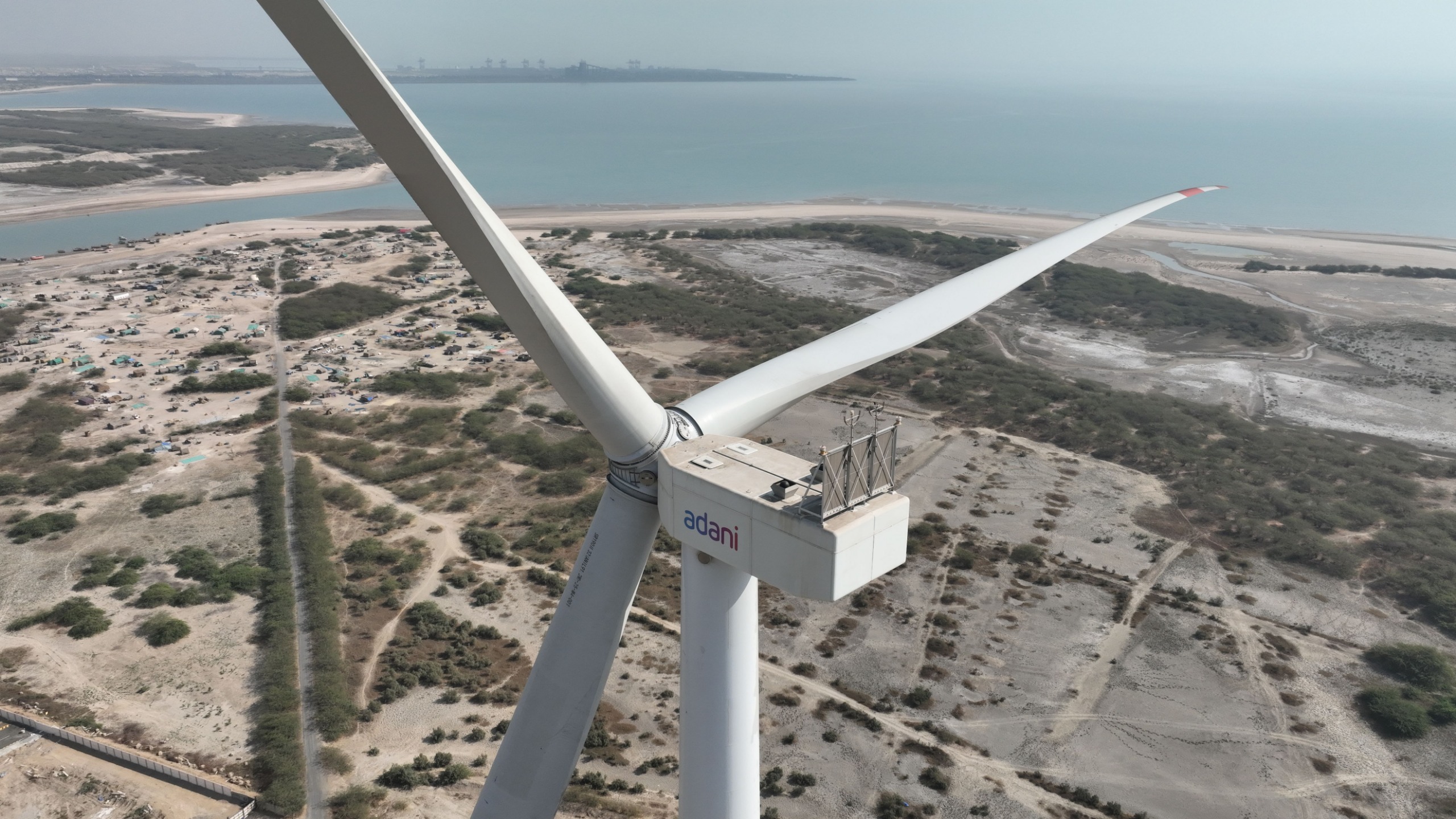 અદાણી વિન્ડે મુંદ્રામાં 5 MW ટર્બાઇન કાર્યરત કર્યું