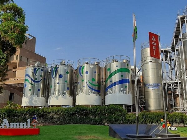 અમૂલ બ્રાન્ડનું ટર્નઓવર ૧૧% ની નોંધપાત્ર વૃદ્ધિ સાથે ₹ ૧ લાખ કરોડને પાર
