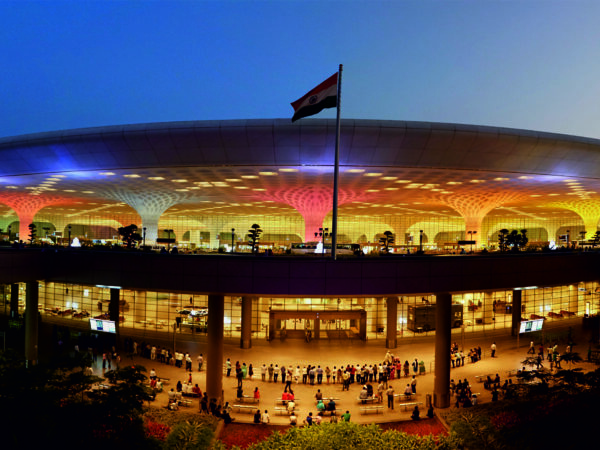 મુંબઈ એરપોર્ટ: અદાણી એરપોર્ટ હોલ્ડિંગ્સ અને બ્લિન્કિટ દ્વારા ઇન-ટર્મિનલ વાણિજ્ય સેવાનો આરંભ