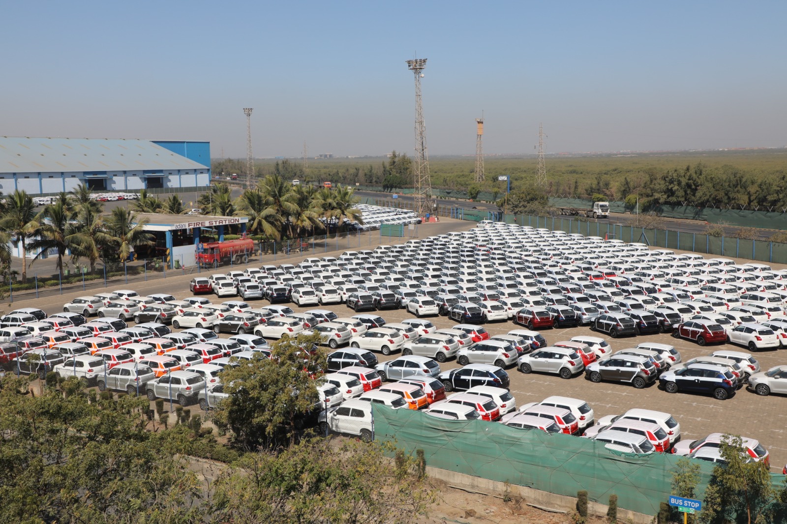 અદાણી મુન્દ્રા પોર્ટે સર્જ્યો નેશનલ રેકોર્ડ: એક જ જહાજમાં ૬,૦૦૮ કારની નિકાસ