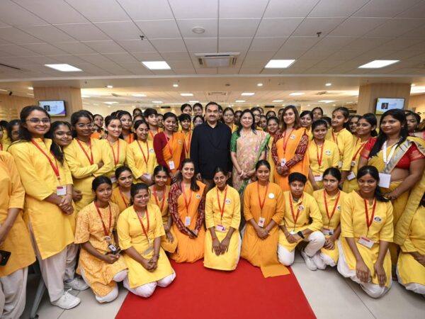 બિહારમાં ગ્રામિણોની આંખની સંભાળ માટે રુ.૧૫૦ કરોડના ખર્ચે ગૌતમ અદાણીની પહેલનો આરંભ